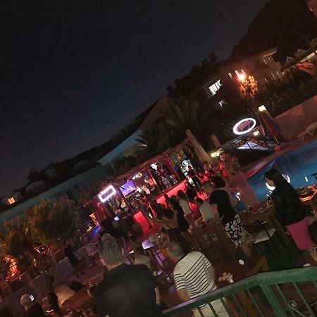 Club Chicago Hotel 马尔马里斯 外观 照片