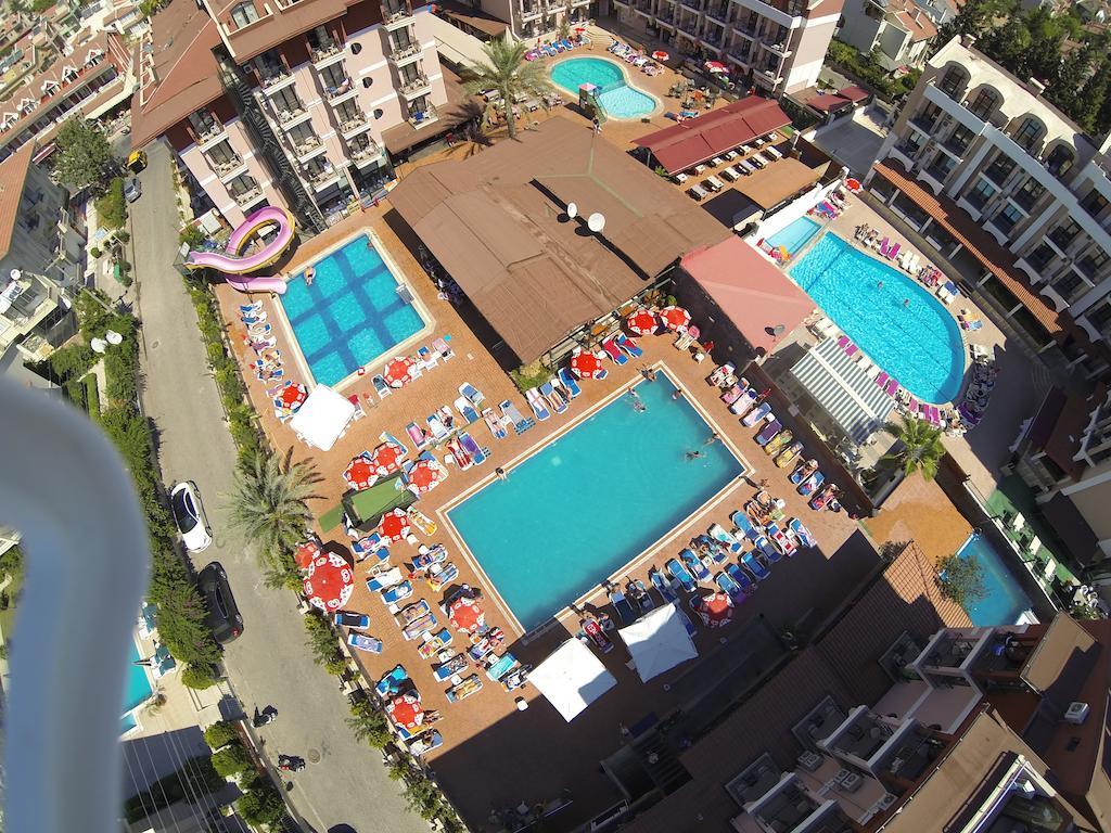 Club Chicago Hotel 马尔马里斯 外观 照片
