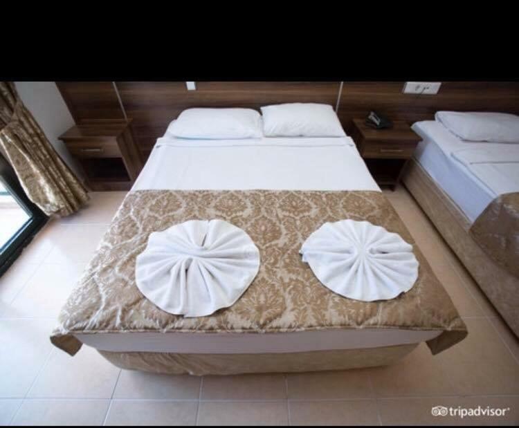 Club Chicago Hotel 马尔马里斯 外观 照片