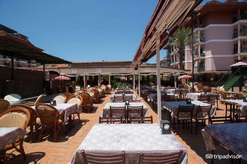 Club Chicago Hotel 马尔马里斯 外观 照片